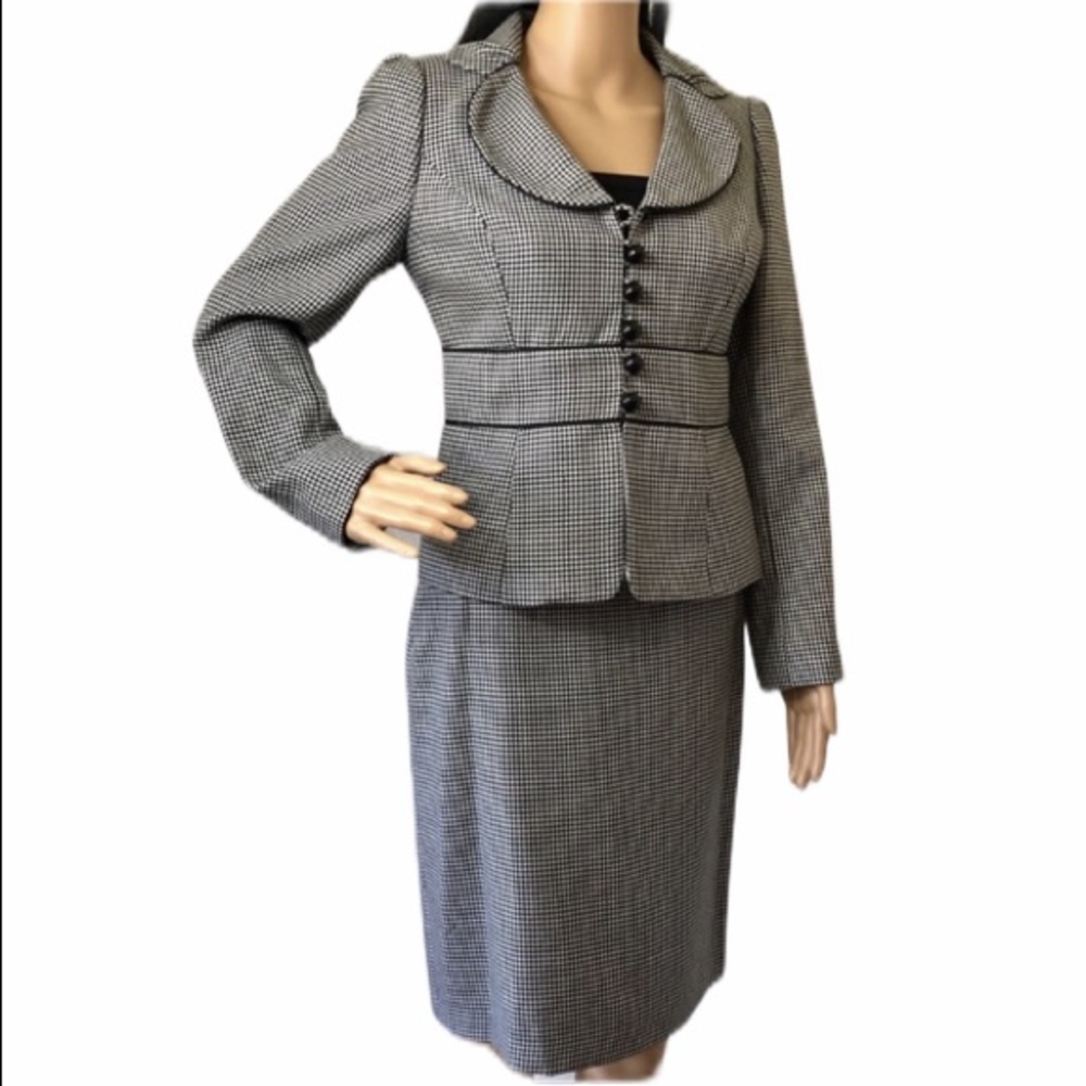 Nine West 2 piece houndstooth pattern skirt suit